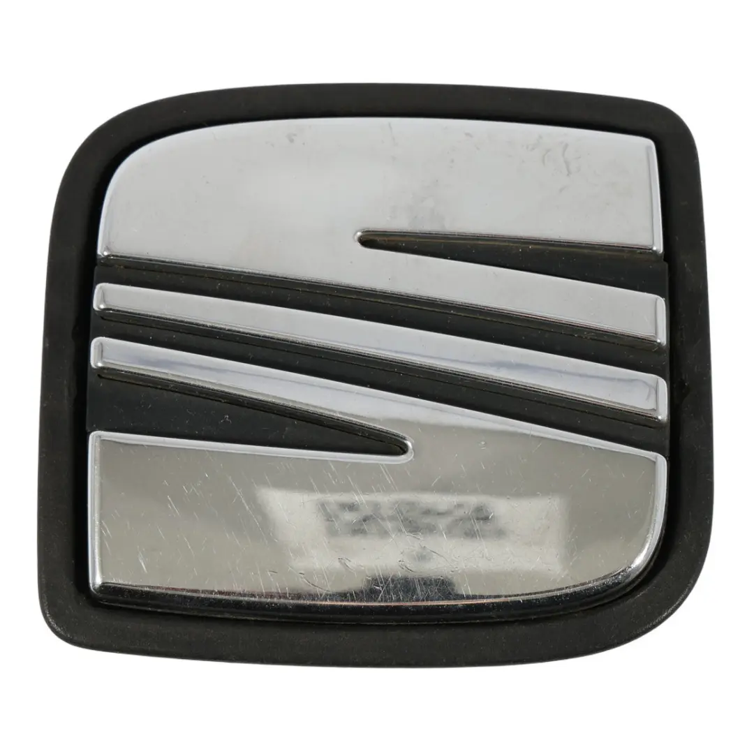6J Emblemat Znaczek Klamka Klapy Bagażnika Tył do Seat Ibiza o numerze 6J4827565C Seat Ibiza 6J Emblemat Znaczek Klamka Klapy Bagażnika Tył - SKU 6J4827565C - Numer Części 6J4827565C