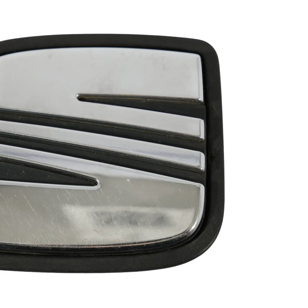 6J Emblema Badge Baule Boot Tailgate Handle Trim per Seat Ibiza con numero di parte 6J4827565C Seat Ibiza 6J Emblema Badge Baule Boot Tailgate Handle Trim - SKU 6J4827565C - Numero di parte 6J4827565C