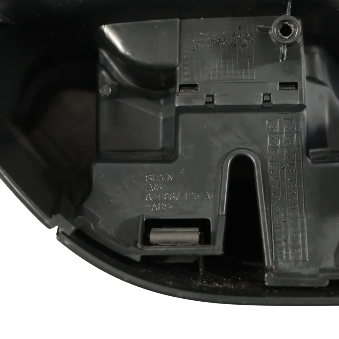 Seat Ibiza 6J Uchwyt Boczka Drzwi Panel Szyby Lewy Tył Czarny - SKU 6J4867125A - Numer Części 6J4867125A