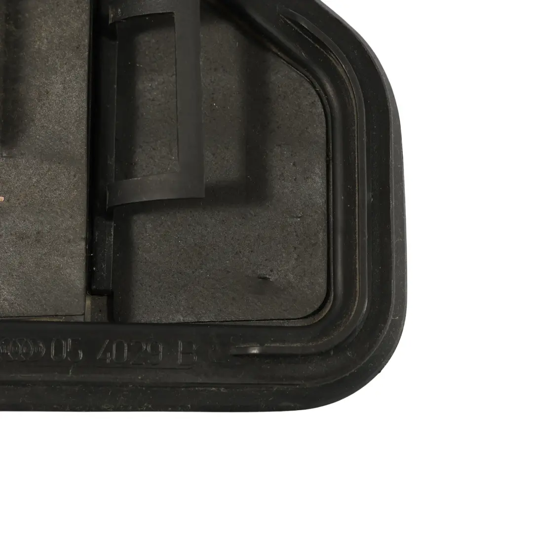 Pannello Griglia Di Ventilazione Posteriore per Porsche Boxster 986 con numero di parte 6N0819466B Porsche Boxster 986 Pannello Griglia Di Ventilazione Posteriore - SKU 6N0819466B - Numero di parte 6N0819466B