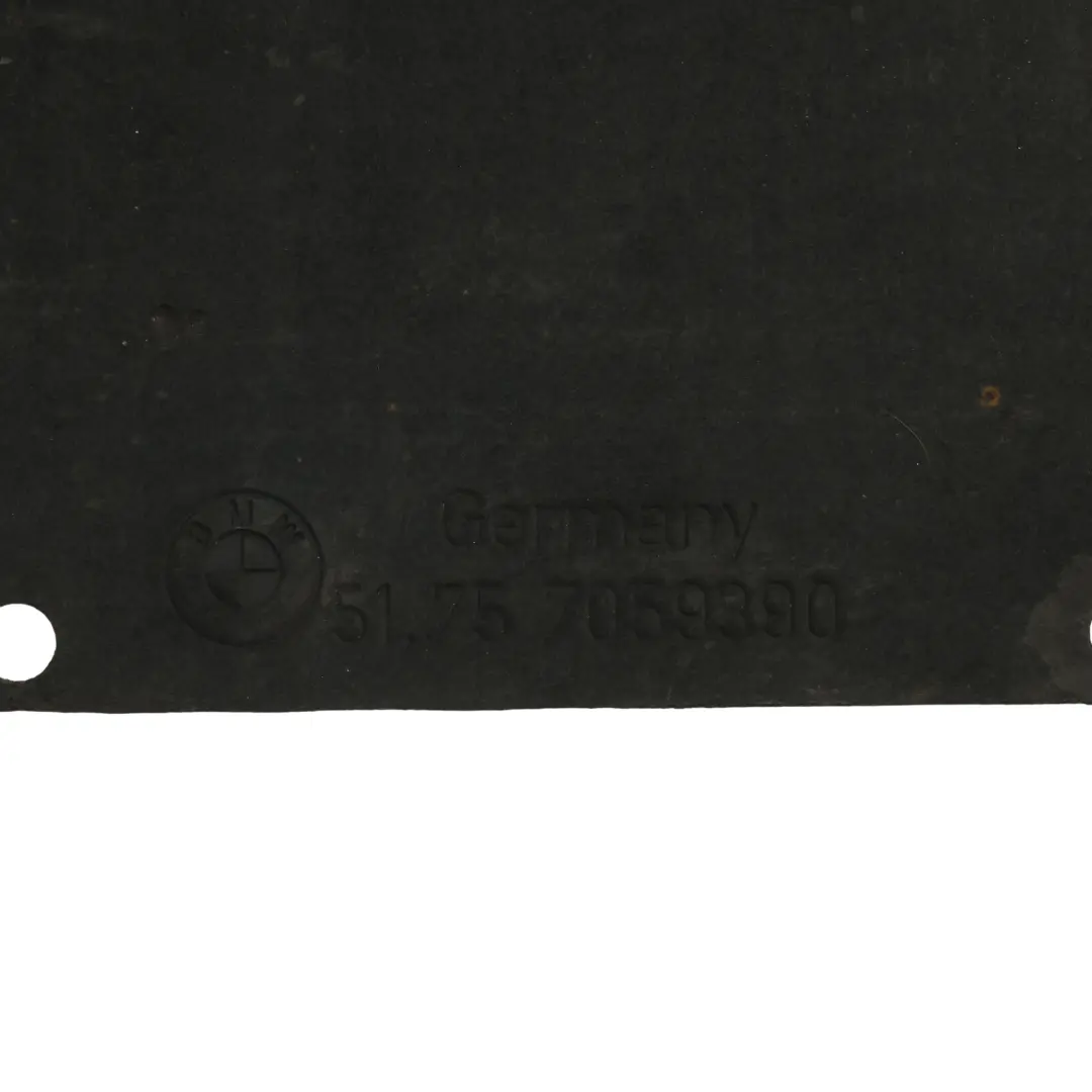 Rev?tement lateral soubassement droit pour BMW 1 Serie E81 E82 E87 E87N LCi à propos du numéro de pièce 7059390 BMW 1 Serie E81 E82 E87 E87N LCi Rev?tement lateral soubassement droit - SKU 7059390-1 - Numéro de pièce 7059390