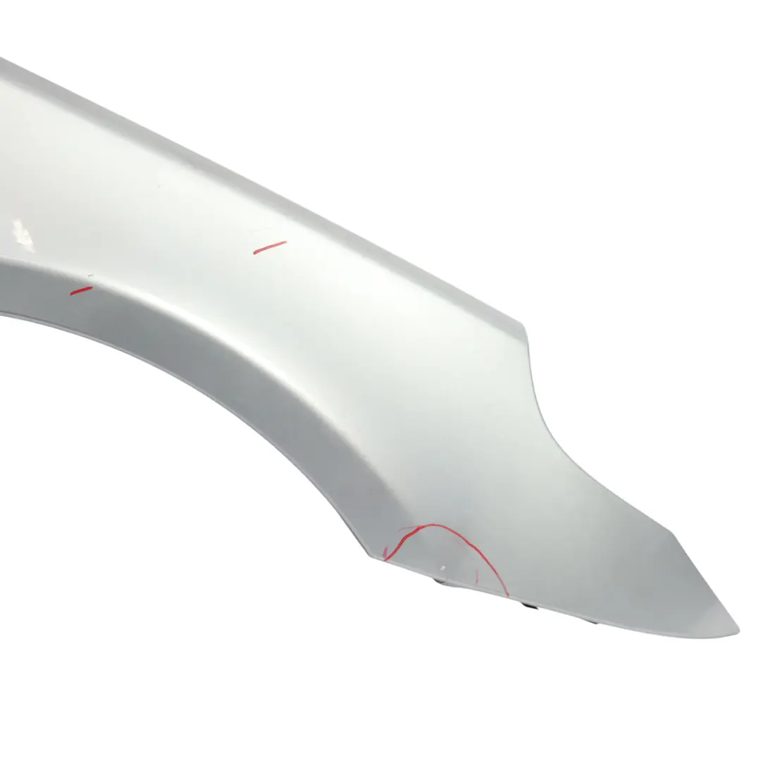 Pannello Laterale Anteriore Destro Parafango Silbergrau Grigio - A08 per BMW E60 E61 con numero di parte 7111430-SBG2 BMW E60 E61 Pannello Laterale Anteriore Destro Parafango Silbergrau Grigio - A08 - SKU 7111430-SBG2 - Numero di parte 7111430-SBG2