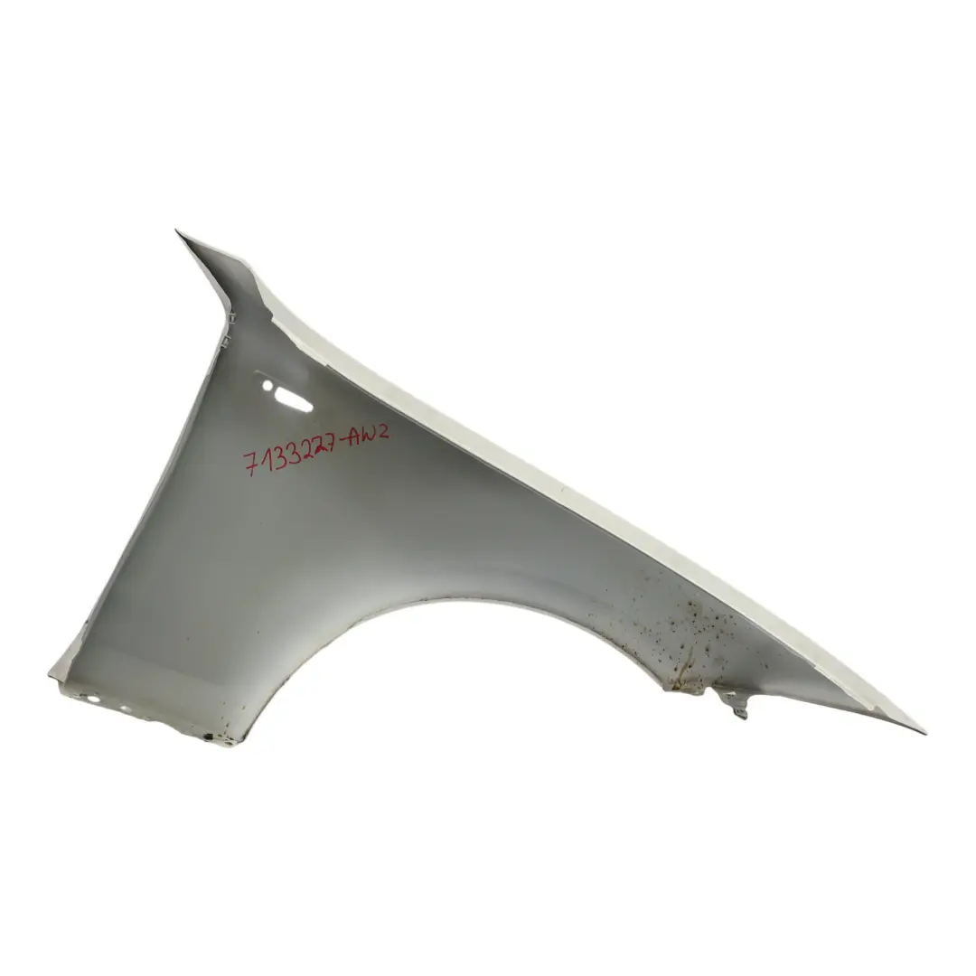 Seitenteil Kotflügel vorne links Alpinweiss Alpine Weiss 300 für BMW E81 E87 mit Teilenummer 7133227 BMW E81 E87 Seitenteil Kotflügel vorne links Alpinweiss Alpine Weiss 300 - SKU 7133227-AW2 - Teilenummer 7133227