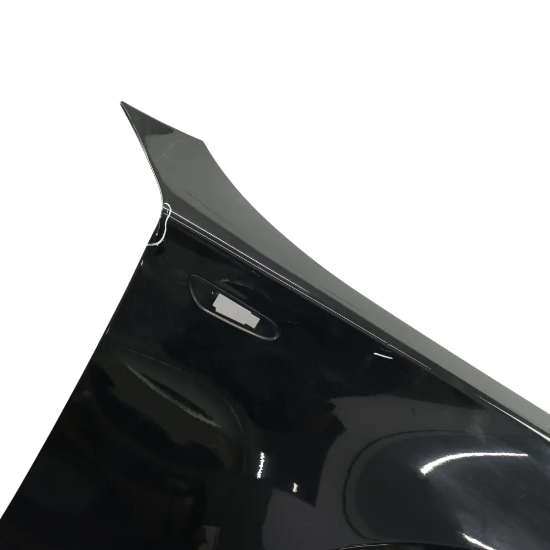 Panel Lateral Guardabarros Delantero Derecho Schwarz 2 Negro - 668 para BMW E81 E87 con número de pieza 7133228 BMW E81 E87 Panel Lateral Guardabarros Delantero Derecho Schwarz 2 Negro - 668 - SKU 7133228-SCH2 - Número de pieza 7133228