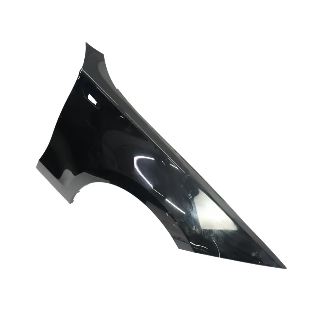 Panel Lateral Guardabarros Delantero Derecho Schwarz 2 Negro - 668 para BMW E81 E87 con número de pieza 7133228 BMW E81 E87 Panel Lateral Guardabarros Delantero Derecho Schwarz 2 Negro - 668 - SKU 7133228-SCH2 - Número de pieza 7133228