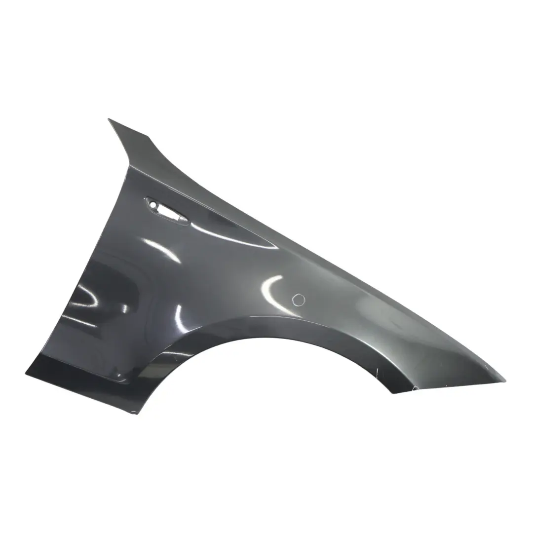 Błotnik Prawy Sparkling Graphite Metalik - A22 do BMW E81 E87 o numerze 7133228 BMW E81 E87 Błotnik Prawy Sparkling Graphite Metalik - A22 - SKU 7133228-SG1 - Numer Części 7133228