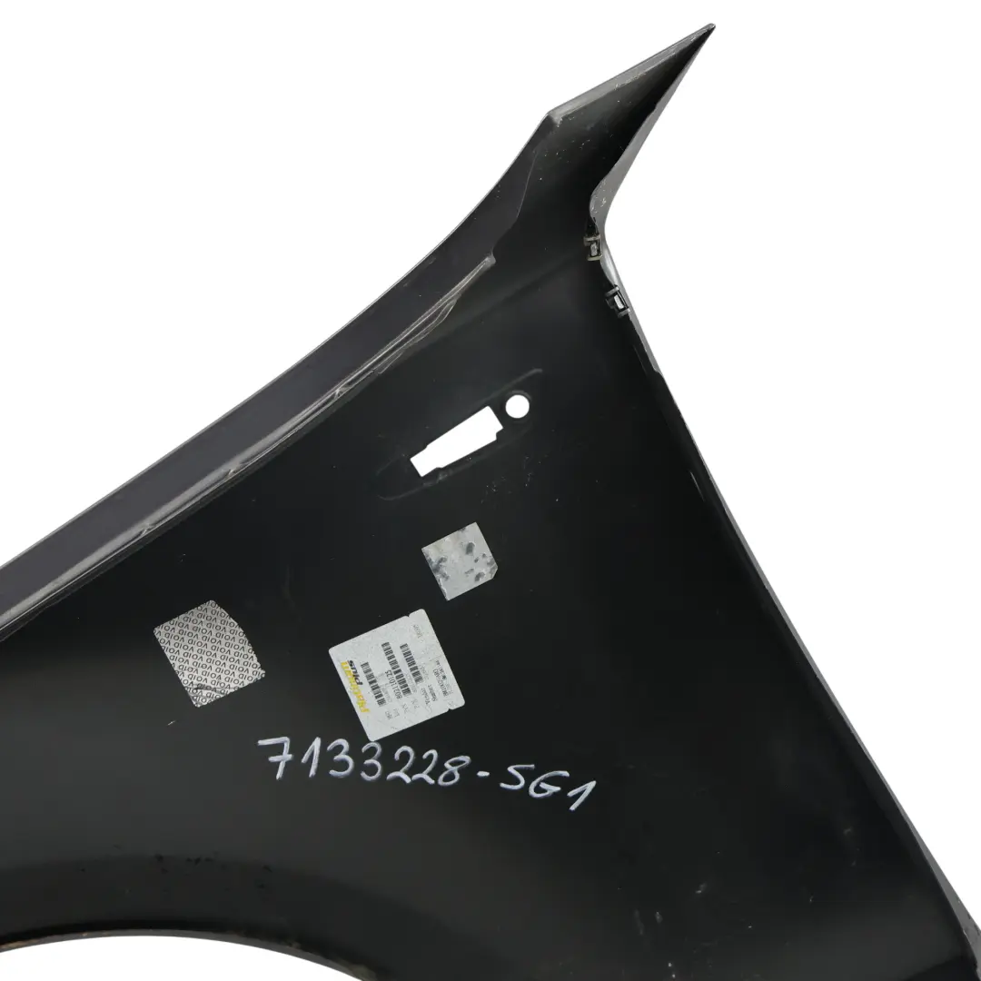 Błotnik Prawy Sparkling Graphite Metalik - A22 do BMW E81 E87 o numerze 7133228 BMW E81 E87 Błotnik Prawy Sparkling Graphite Metalik - A22 - SKU 7133228-SG1 - Numer Części 7133228