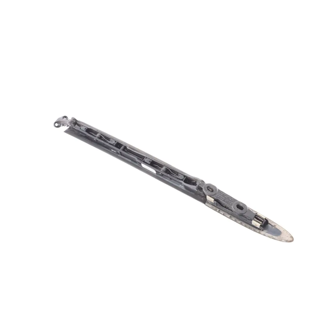 Destra Modanatura Top Pieghevole Copertura Cerniera Titan Silver 354 per BMW E93 F33 con numero di parte 7184048 BMW E93 F33 Destra Modanatura Top Pieghevole Copertura Cerniera Titan Silver 354 - SKU 7184048-TS - Numero di parte 7184048