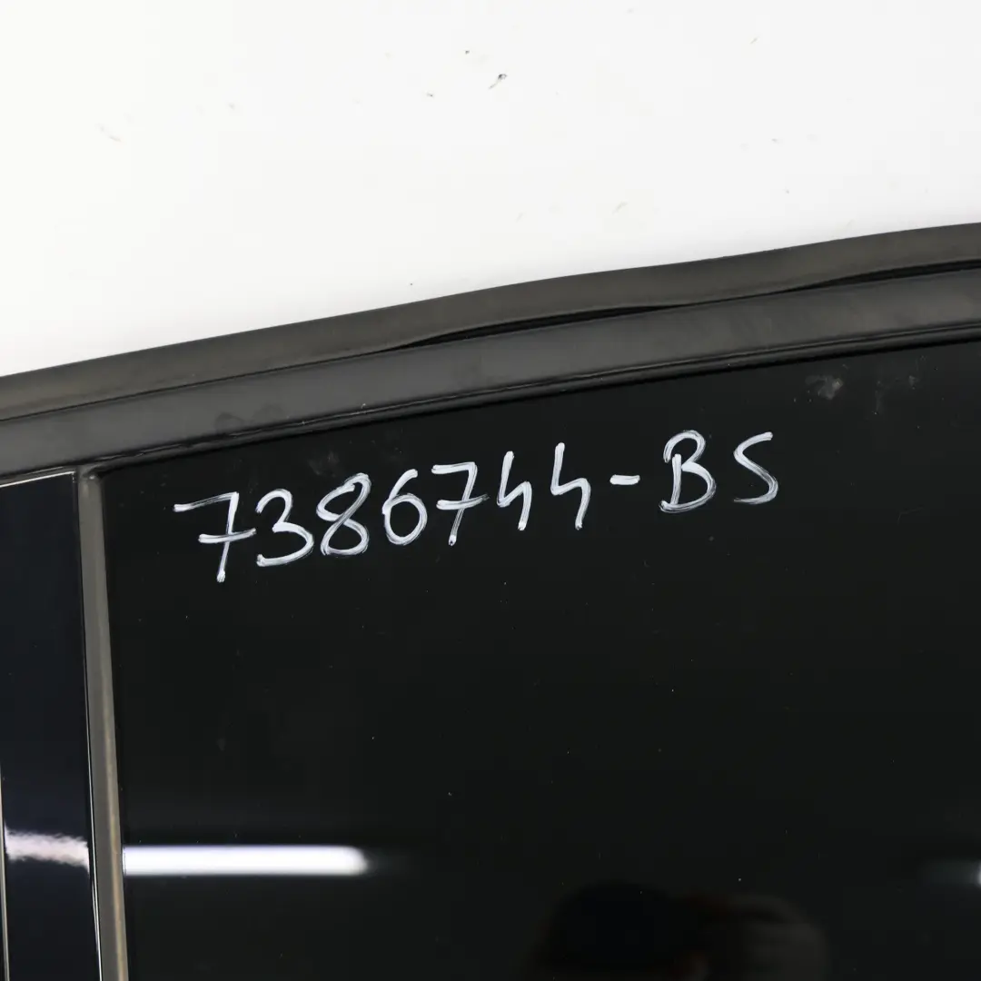 Porta Posteriore Destra Black Sapphire Nero Metallizzato - 475 per BMW X6 F16 con numero di parte 7386744 BMW X6 F16 Porta Posteriore Destra Black Sapphire Nero Metallizzato - 475 - SKU 7386744-BS - Numero di parte 7386744