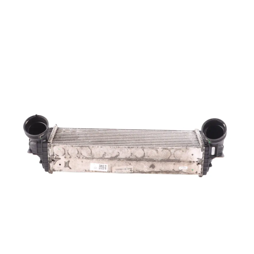 M57N2 Intercooler Chłodnica Powietrza Doładowującego 7533472 do BMW E70 E71 o numerze 7533475 BMW E70 E71 M57N2 Intercooler Chłodnica Powietrza Doładowującego 7533472 - SKU 7533475 - Numer Części 7533475