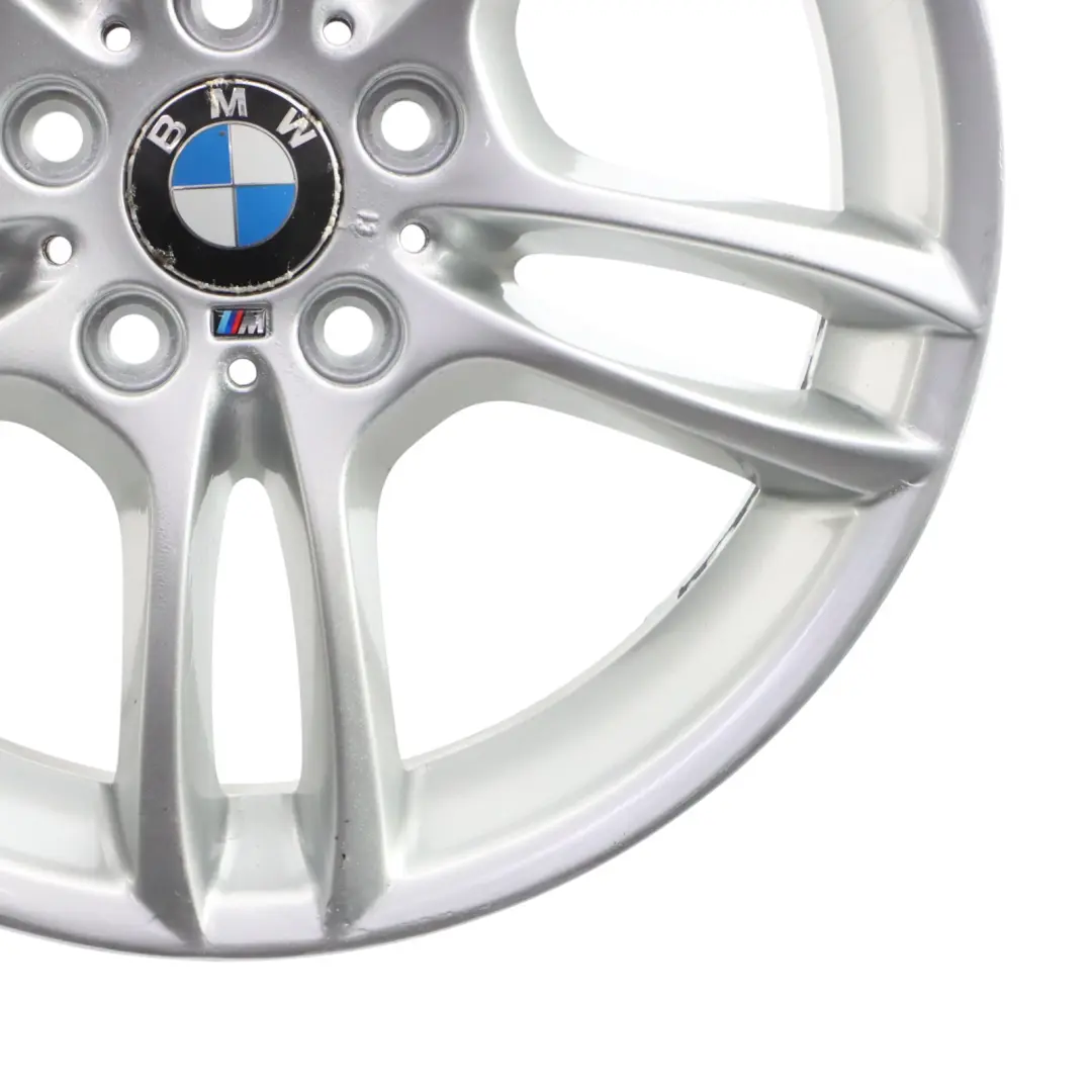 Cerchio Lega Anteriore Argento 18" 7,5J M Doppie Razze 261 per BMW E81 E87 con numero di parte 7891050 BMW E81 E87 Cerchio Lega Anteriore Argento 18" 7,5J M Doppie Razze 261 - SKU 7891050-5 - Numero di parte 7891050