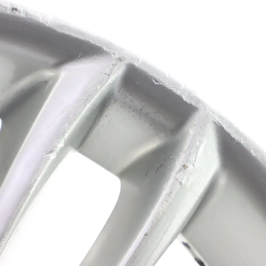 Felga Aluminiowa Przód Srebrna 18" 7,5J do BMW E81 E87 o numerze 7891050 BMW E81 E87 Felga Aluminiowa Przód Srebrna 18" 7,5J - SKU 7891050-5 - Numer Części 7891050