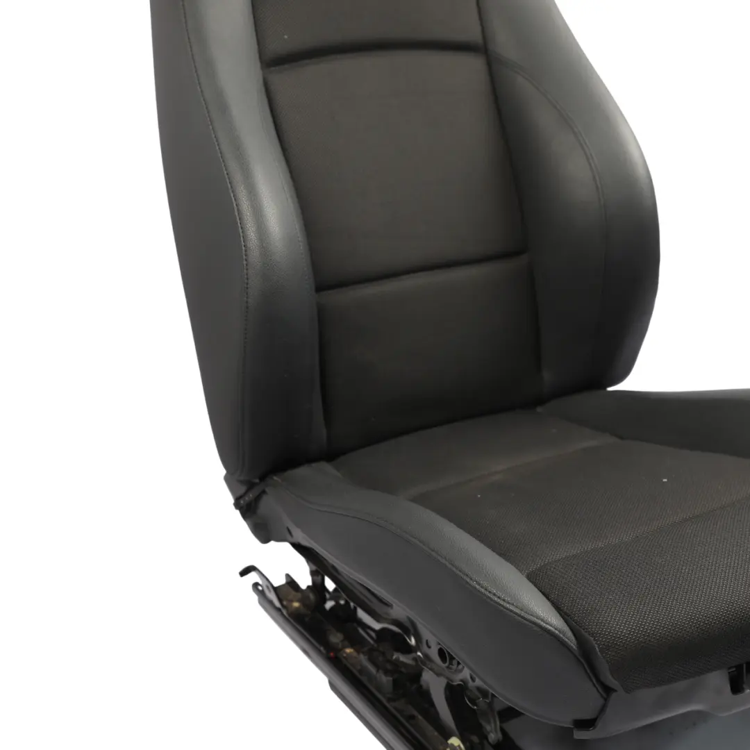 Asiento Delantero BMW E81 M Sport Lado Izquierdo Tela Negra / Imitación Cuero para con número de pieza 7903451 Asiento Delantero BMW E81 M Sport Lado Izquierdo Tela Negra / Imitación Cuero - SKU 7903451-1 - Número de pieza 7903451