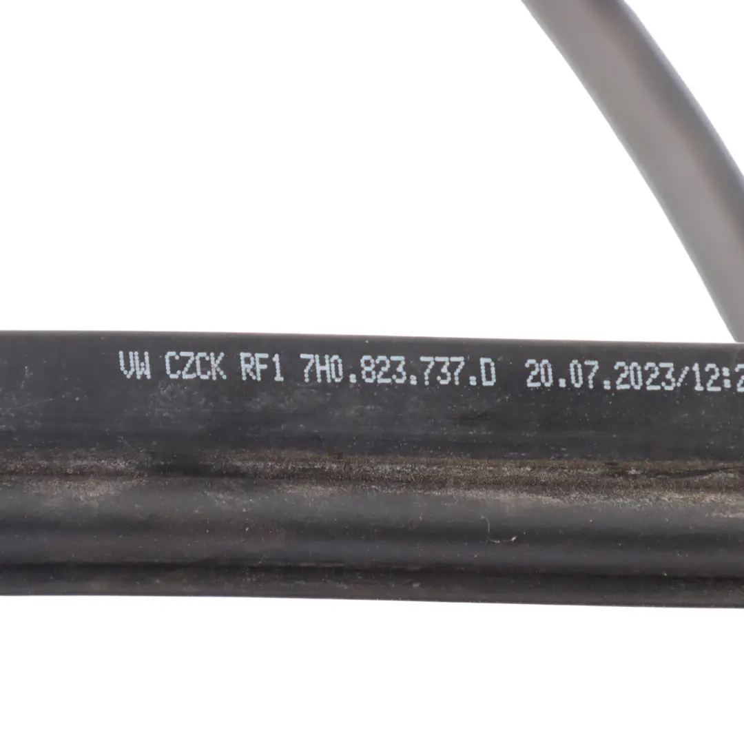 Junta Sello Capó Motor para Volkswagen Transporter T6 con número de pieza 7H0823737D Volkswagen Transporter T6 Junta Sello Capó Motor - SKU 7H0823737D - Número de pieza 7H0823737D