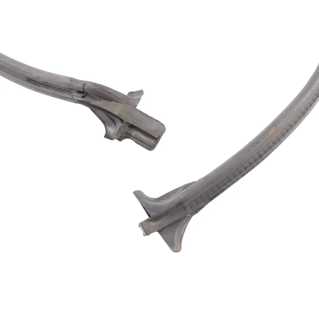 Volkswagen Transporter T6 Rear Double Door Seal Rubber Gasket Centre - SKU 7H0827709F - Part number 7H0827709F