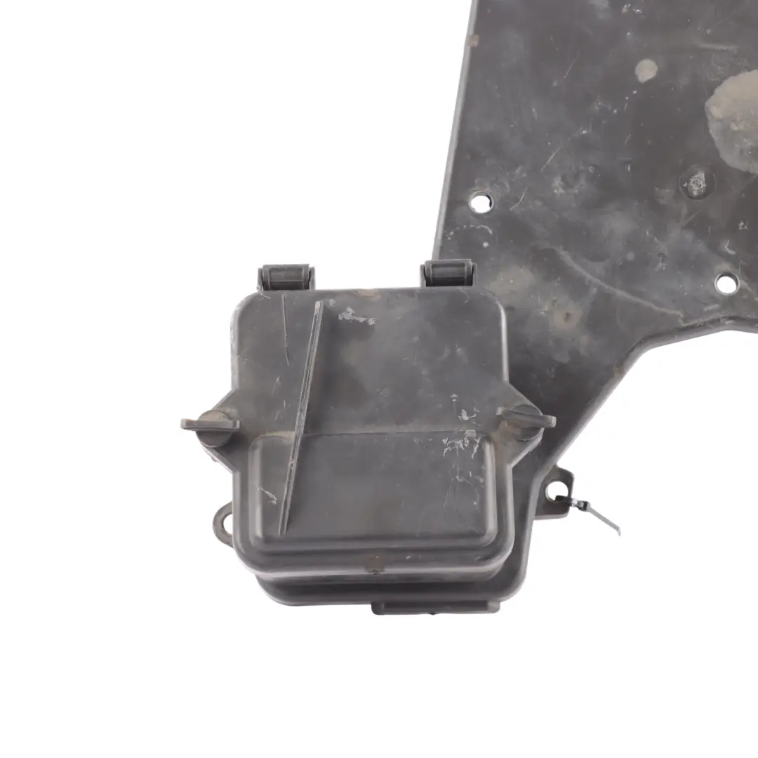 Copertura Vano Motore Scatola Fusibili 7H0907300 per Volkswagen Transporter T5 con numero di parte 7H0907299 Volkswagen Transporter T5 Copertura Vano Motore Scatola Fusibili 7H0907300 - SKU 7H0907299 - Numero di parte 7H0907299