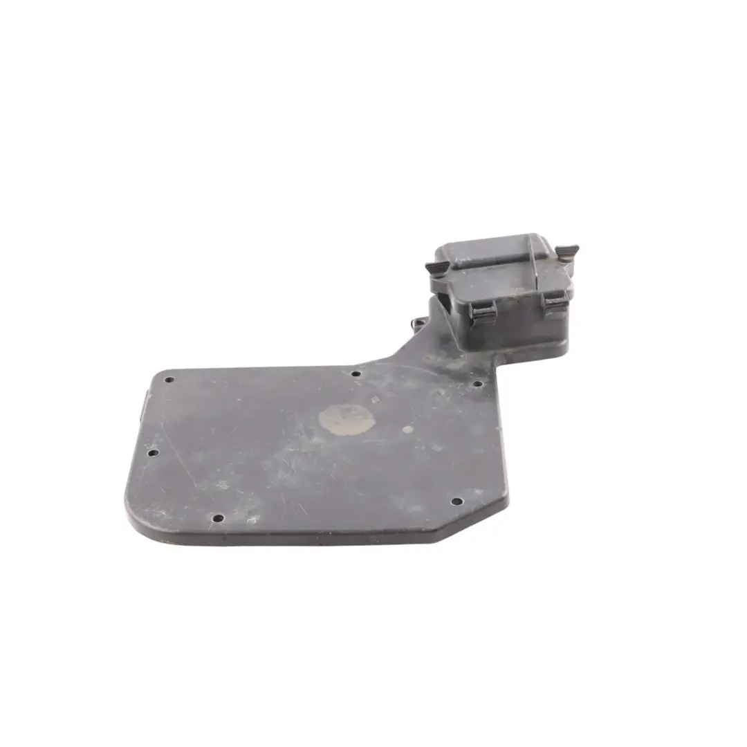 Bay Cover For Main Fuse Box 7H0907300 to Volkswagen Transporter T5 Engine with Part number 7H0907299 Volkswagen Transporter T5 Engine Bay Cover For Main Fuse Box 7H0907300 - SKU 7H0907299 - Part number 7H0907299