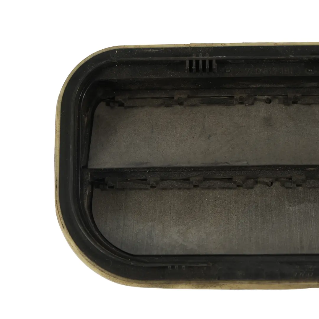 Rejilla De Ventilación Trasera Izquierda Derecha para Porsche Cayenne 9PA con número de pieza 7L0819181 Porsche Cayenne 9PA Rejilla De Ventilación Trasera Izquierda Derecha - SKU 7L0819181 - Número de pieza 7L0819181