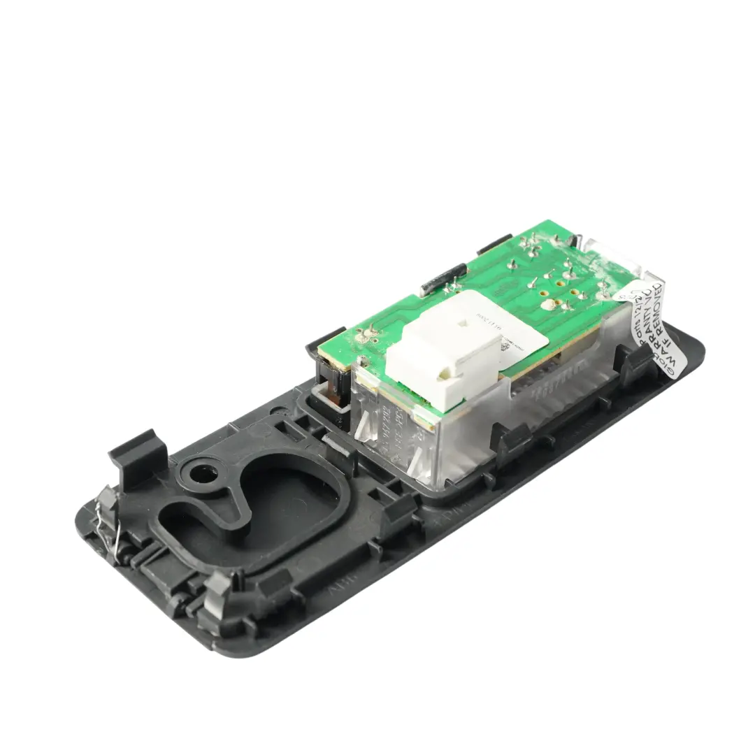 Éclairage Pavillon Arrière Droit pour Porsche Cayenne 955 à propos du numéro de pièce 7L0861688A Porsche Cayenne 955 Éclairage Pavillon Arrière Droit - SKU 7L0861688A-1 - Numéro de pièce 7L0861688A