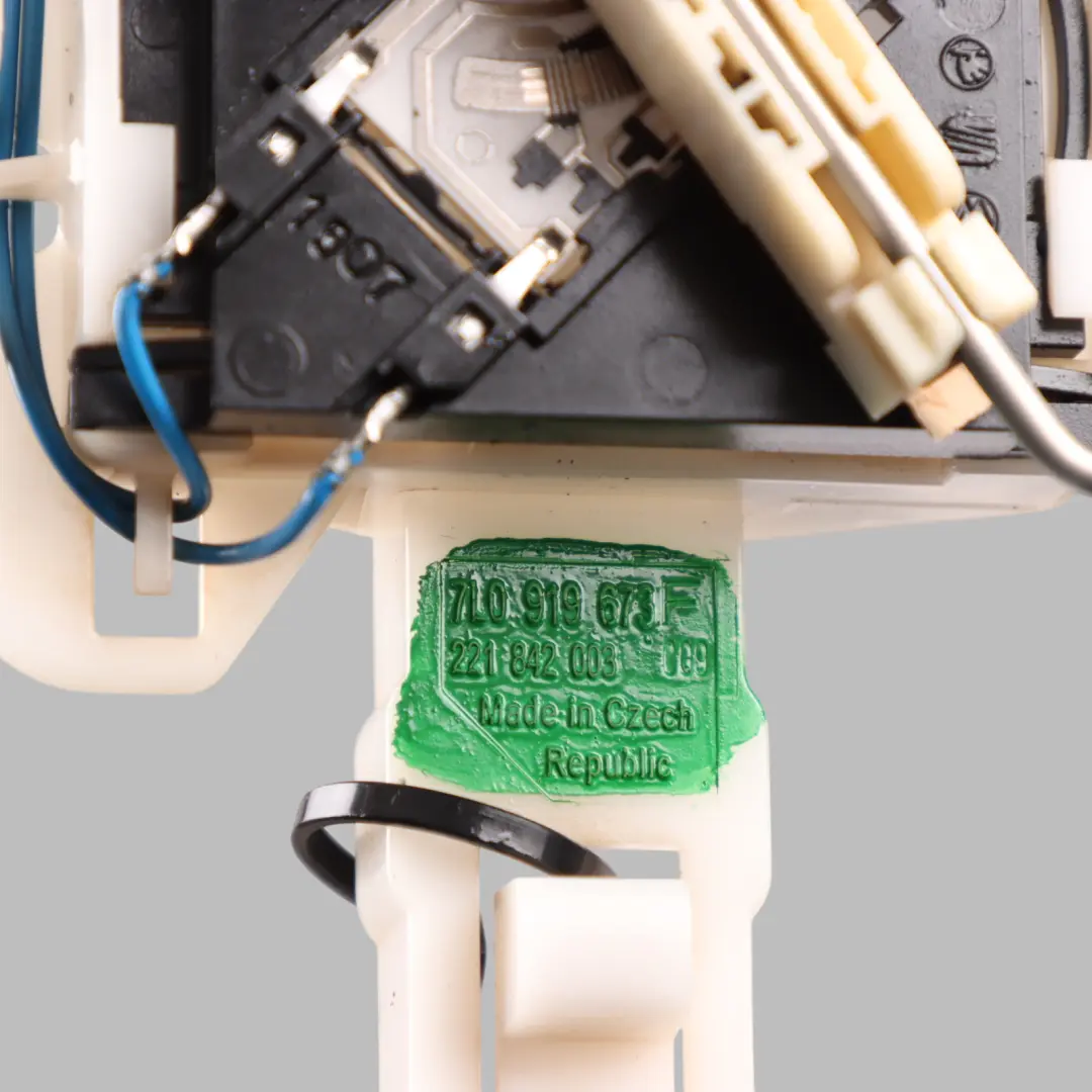 7L Fuel Pump Sender Unit Right O/S 3.0 TDI Diesel to Volkswagen Touareg with Part number 7L0919673F Volkswagen Touareg 7L Fuel Pump Sender Unit Right O/S 3.0 TDI Diesel - SKU 7L0919673F - Part number 7L0919673F