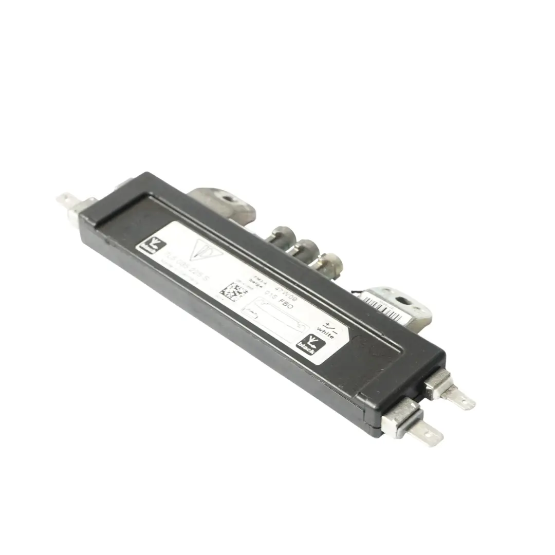 Amplificateur Antenne Radio Arrière Gauche pour Porsche Cayenne 955 à propos du numéro de pièce 7L5035225S Porsche Cayenne 955 Amplificateur Antenne Radio Arrière Gauche - SKU 7L5035225S - Numéro de pièce 7L5035225S