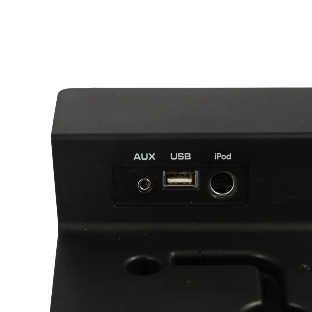 Prise USB AUX Ipod Multimédia pour Porsche Cayenne 9PA à propos du numéro de pièce 7L5035727 Porsche Cayenne 9PA Prise USB AUX Ipod Multimédia - SKU 7L5035727 - Numéro de pièce 7L5035727