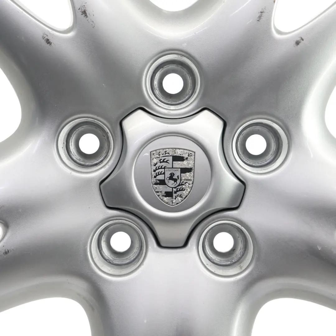 Felga Aluminiowa Srebrna 20" 9J ET:60 do Porsche Cayenne 955 9PA o numerze 7L5601025M Porsche Cayenne 955 9PA Felga Aluminiowa Srebrna 20" 9J ET:60 - SKU 7L5601025M-1 - Numer Części 7L5601025M