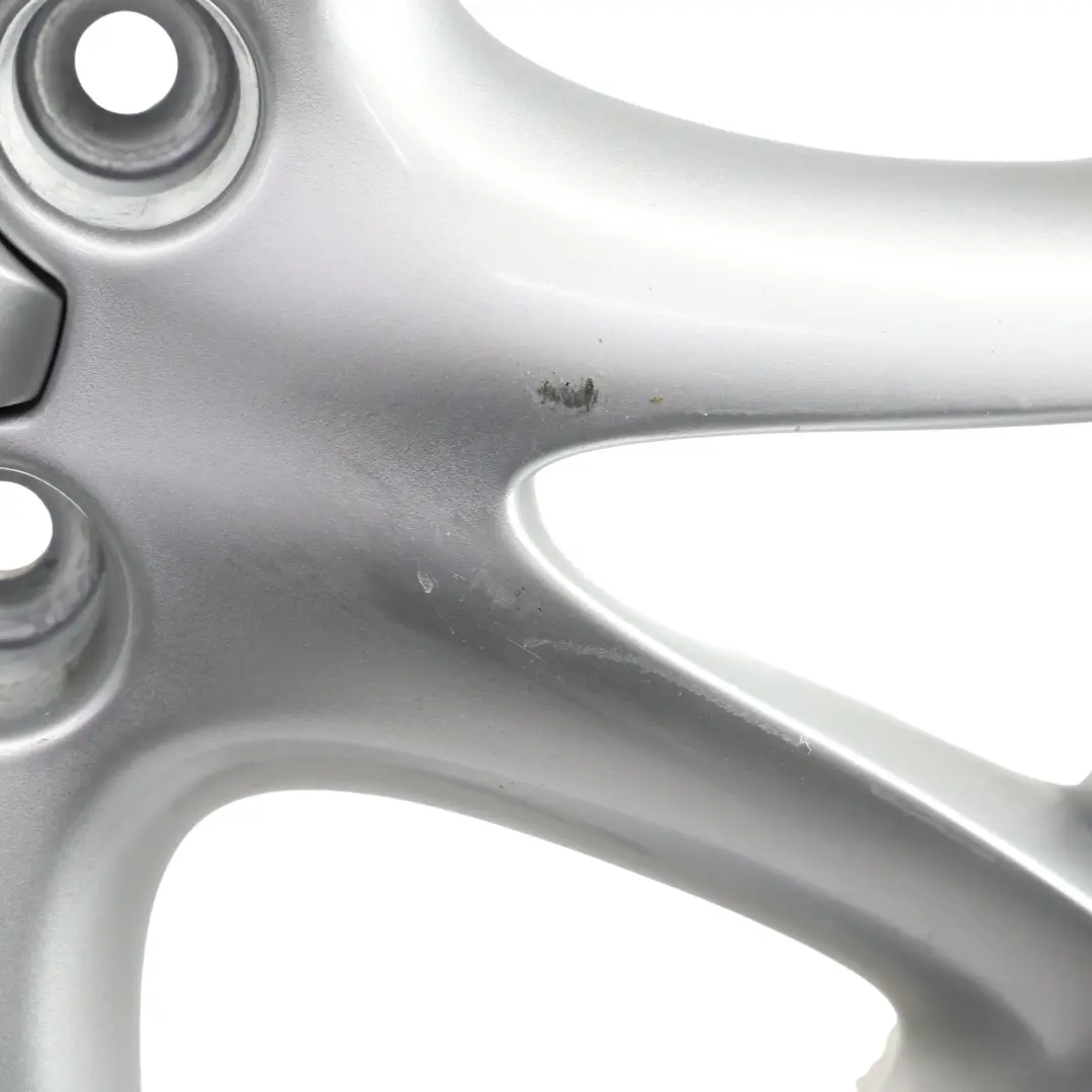 Jante Alliage Argentée 20" 9J ET:60 pour Porsche Cayenne 955 9PA à propos du numéro de pièce 7L5601025M Porsche Cayenne 955 9PA Jante Alliage Argentée 20" 9J ET:60 - SKU 7L5601025M-1 - Numéro de pièce 7L5601025M