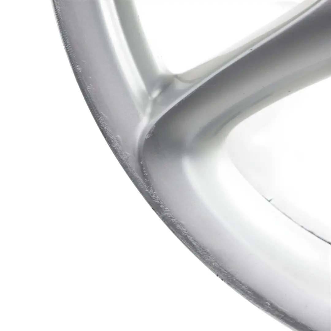 Jante Alliage Argentée 20" 9J ET:60 pour Porsche Cayenne 955 9PA à propos du numéro de pièce 7L5601025M Porsche Cayenne 955 9PA Jante Alliage Argentée 20" 9J ET:60 - SKU 7L5601025M-1 - Numéro de pièce 7L5601025M