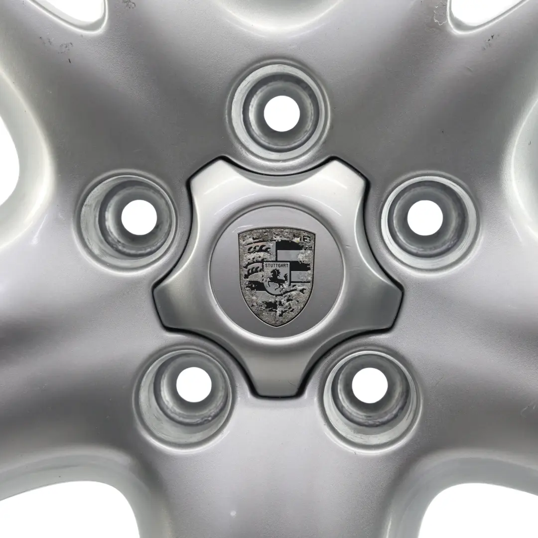 Felga Aluminiowa Srebrna 20" 9J ET:60 do Porsche Cayenne 955 9PA o numerze 7L5601025M Porsche Cayenne 955 9PA Felga Aluminiowa Srebrna 20" 9J ET:60 - SKU 7L5601025M-2 - Numer Części 7L5601025M