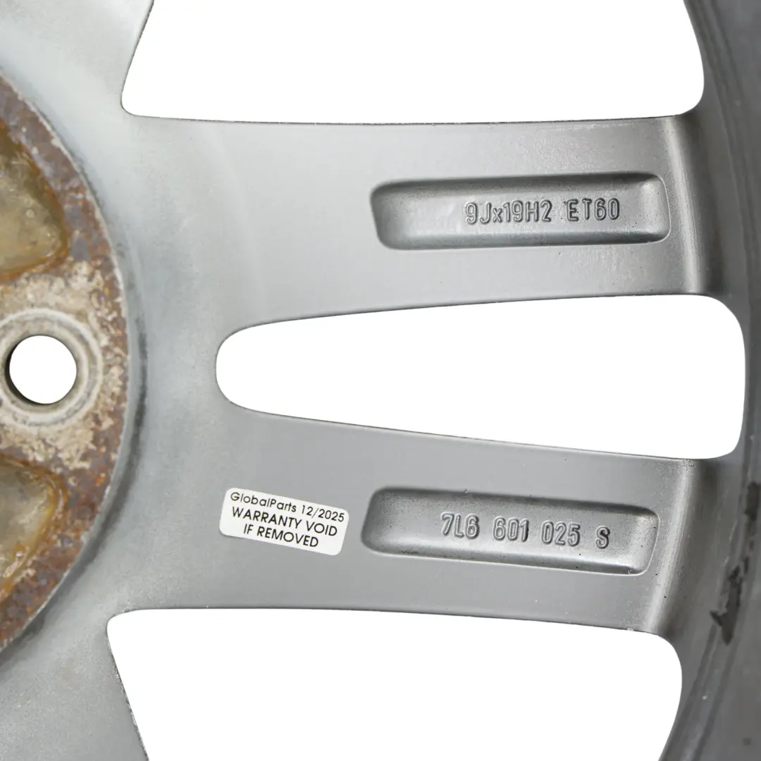 7L Felga Aluminiowa 19" 9J ET:60 do Volkswagen Touareg o numerze 7L6601025S Volkswagen Touareg 7L Felga Aluminiowa 19" 9J ET:60 - SKU 7L6601025S-2 - Numer Części 7L6601025S