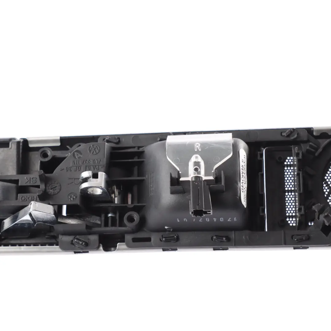 7L Tirador Puerta Interior Trasero Derecho para Volkswagen Touareg con número de pieza 7L6867460 Volkswagen Touareg 7L Tirador Puerta Interior Trasero Derecho - SKU 7L6867460 - Número de pieza 7L6867460