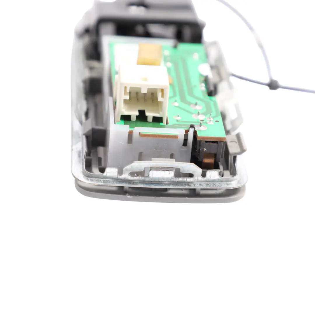 VW Volkswagen Touareg 7L Lampa Podsufitki Tylna Prawa Tył - SKU 7L6947292B - Numer Części 7L6947292B