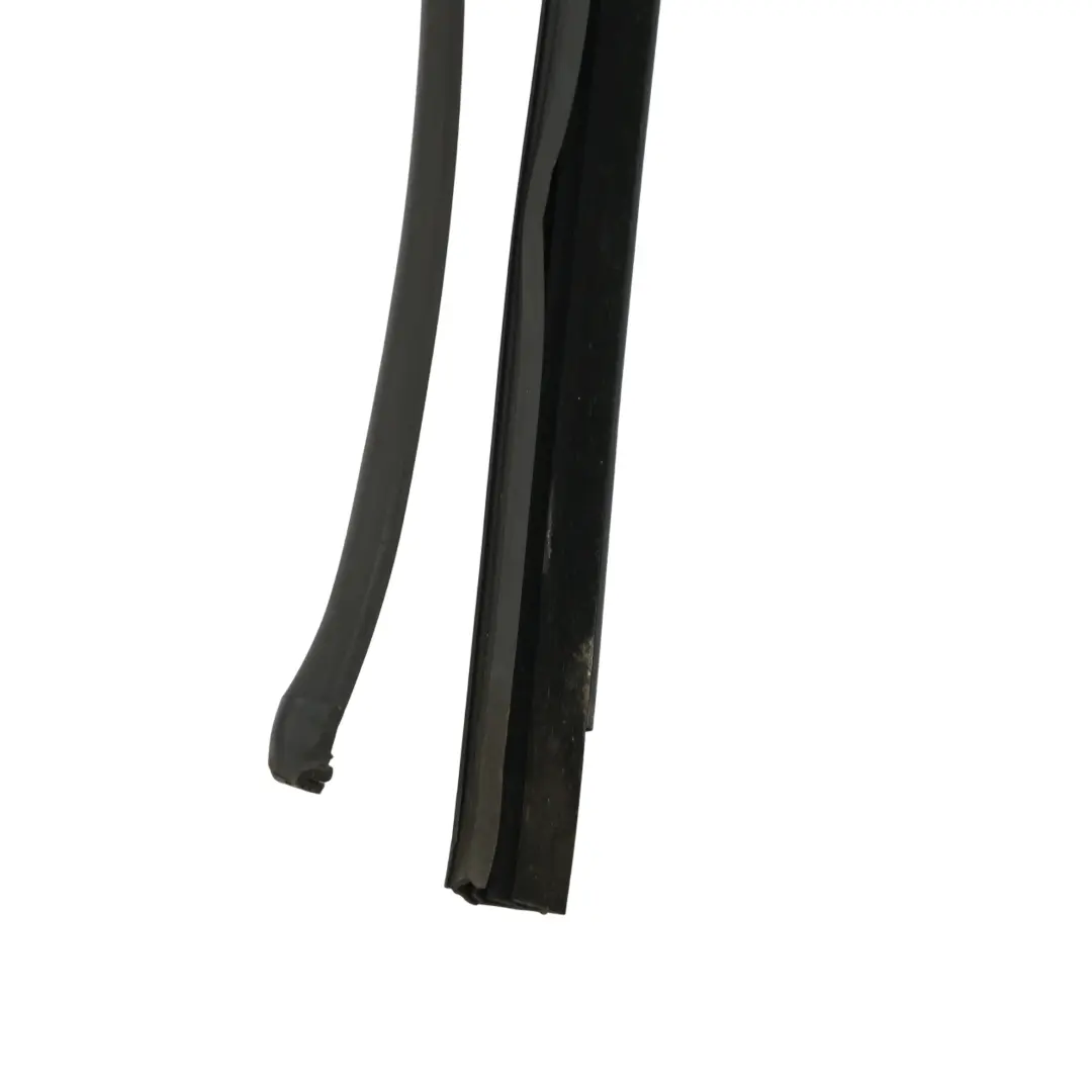 7P Telaio Guida Finestrino Posteriore Sinistro per VW Volkswagen Touareg con numero di parte 7P0839431J VW Volkswagen Touareg 7P Telaio Guida Finestrino Posteriore Sinistro - SKU 7P0839431J - Numero di parte 7P0839431J