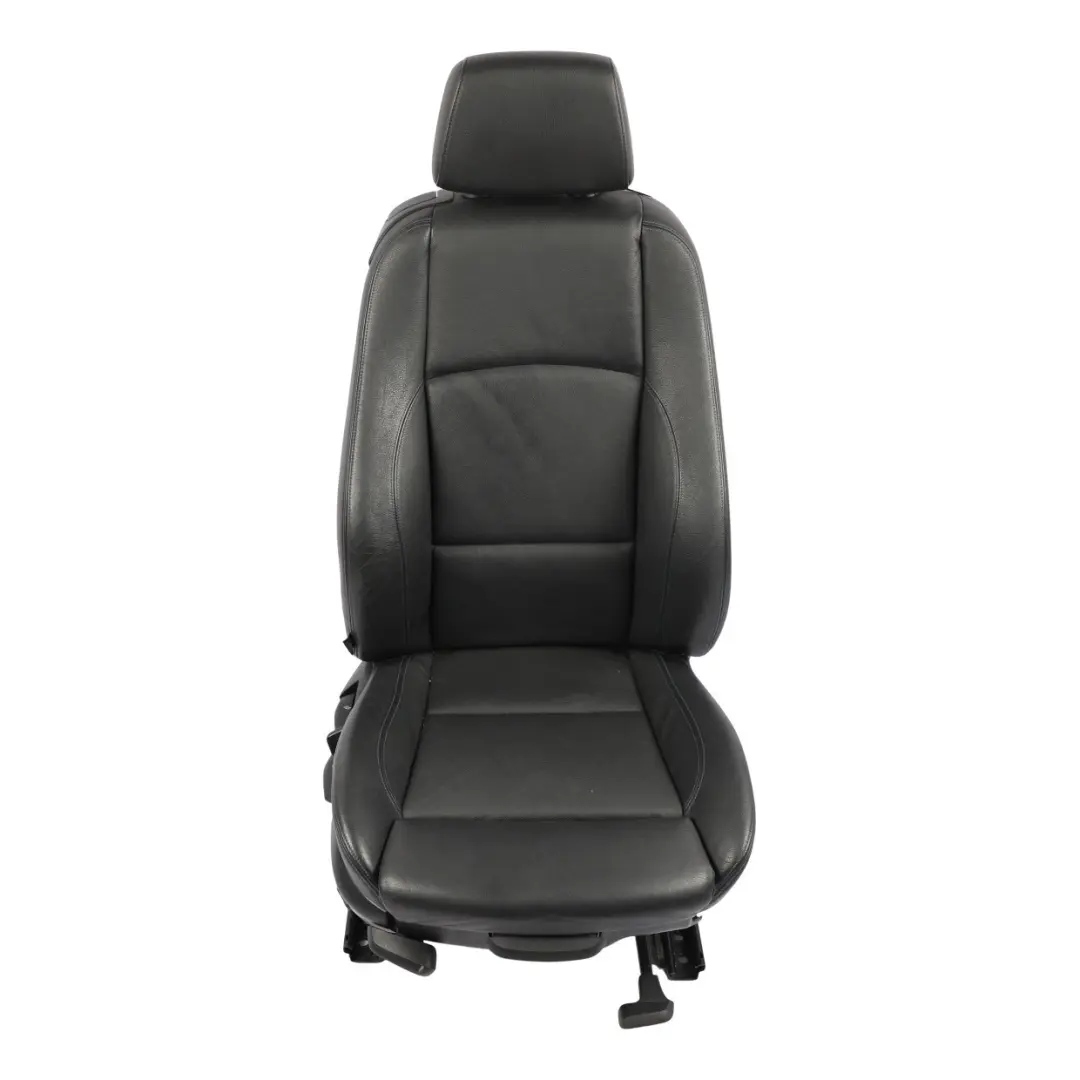 Siège avant droit en cuir Boston Black Blue pour BMW E88 Convertible M Sport à propos du numéro de pièce 8053970 BMW E88 Convertible M Sport Siège avant droit en cuir Boston Black Blue - SKU 8053970-2 - Numéro de pièce 8053970