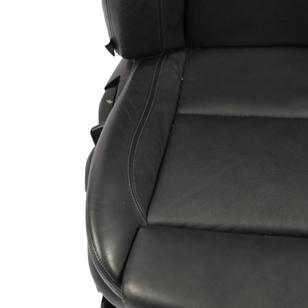 Sedile anteriore destro Pelle Boston Nero Blu per BMW E88 Cabrio M Sport con numero di parte 8053970 BMW E88 Cabrio M Sport Sedile anteriore destro Pelle Boston Nero Blu - SKU 8053970-2 - Numero di parte 8053970