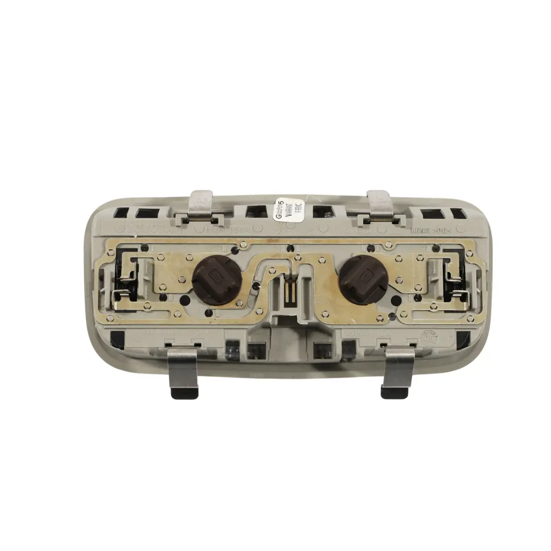 MK1 Testata Anteriore Luce Interna Del Tetto Grigio per Toyota Yaris con numero di parte 812600D010 Toyota Yaris MK1 Testata Anteriore Luce Interna Del Tetto Grigio - SKU 812600D010 - Numero di parte 812600D010