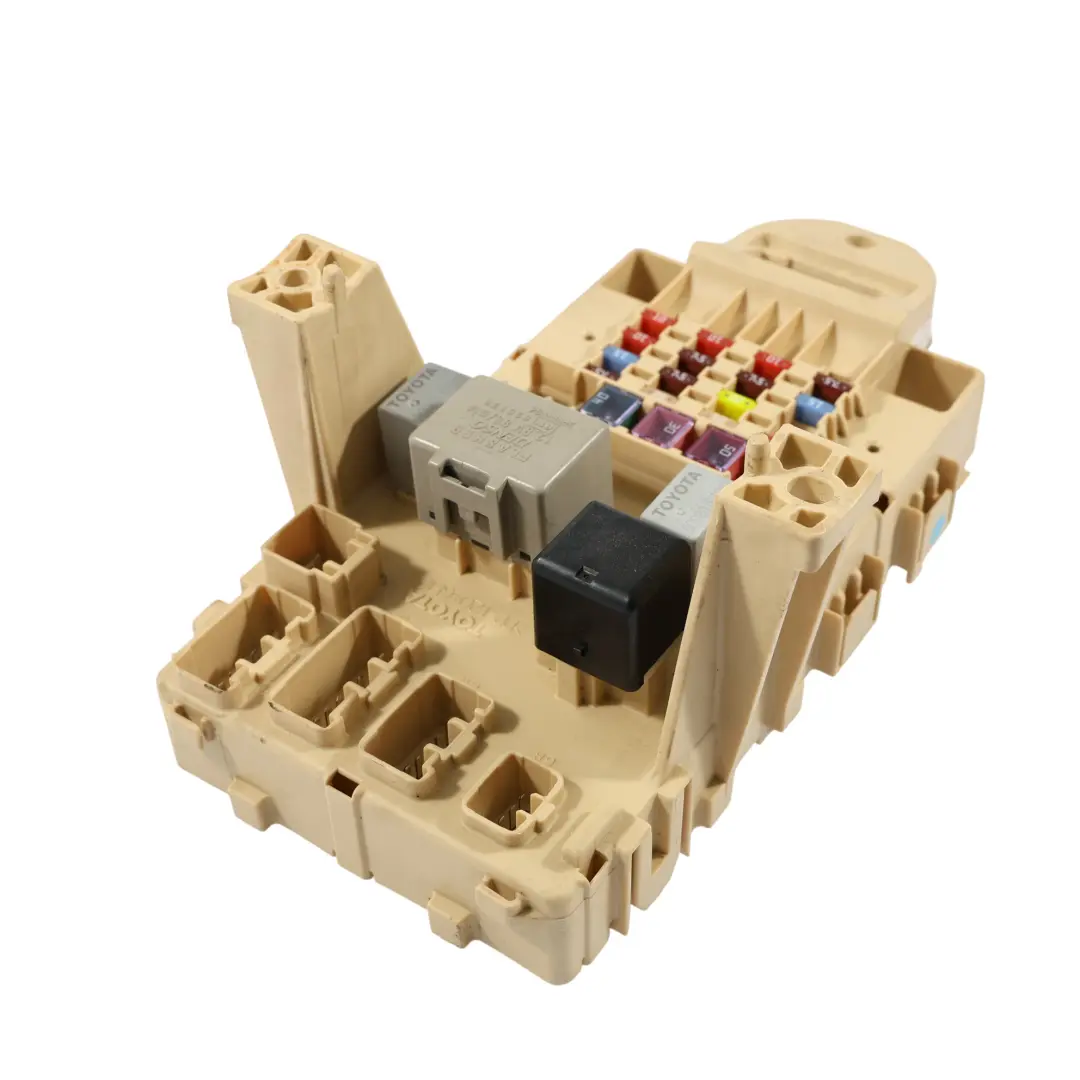 Toyota Yaris Mk1 Boîtier De Relais Et Fusibles Module De Commande - SKU 827300D040 - Numéro de pièce 827300D040