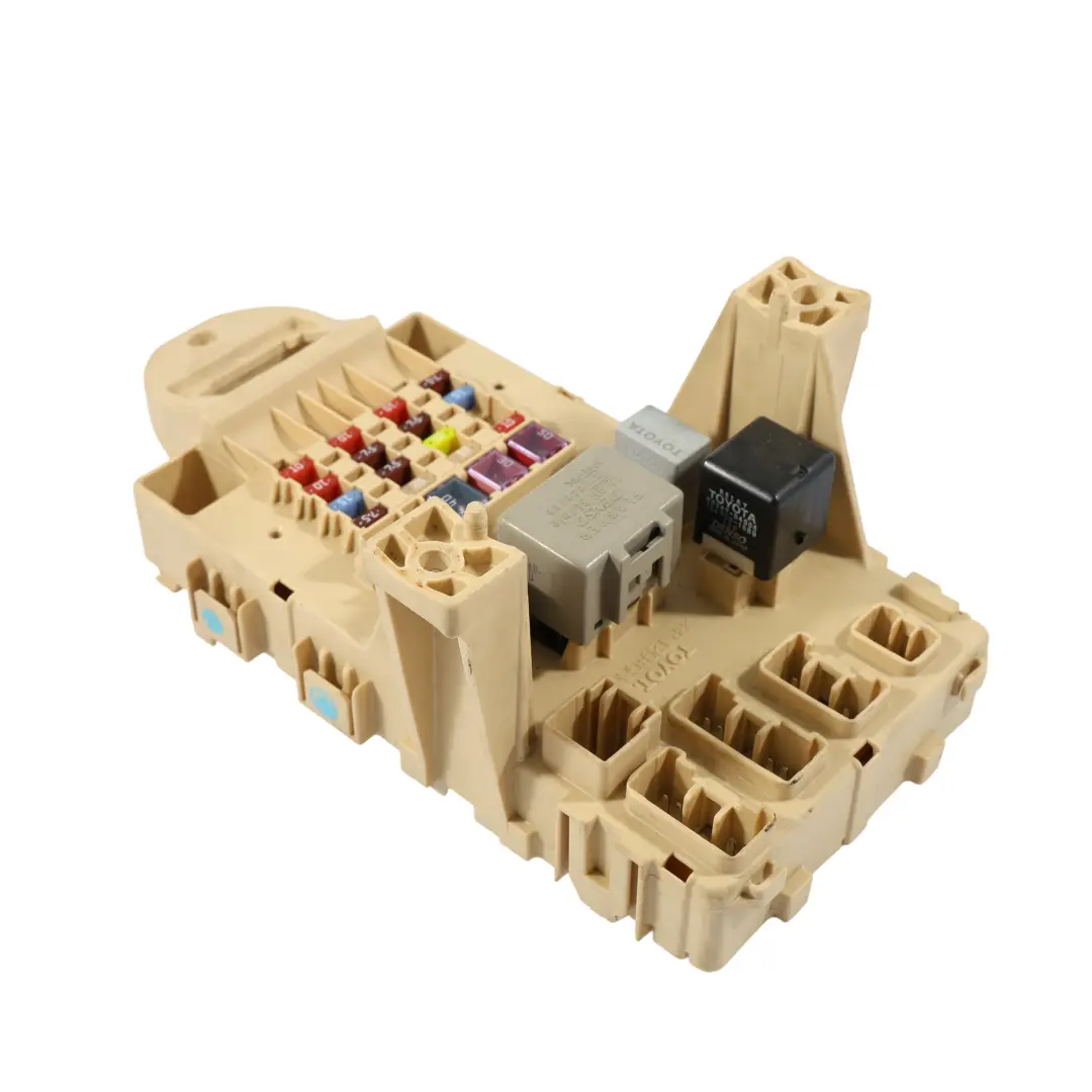 Toyota Yaris Mk1 Fuse Relay Box Control Unit Module - SKU 827300D040 - Part number 827300D040