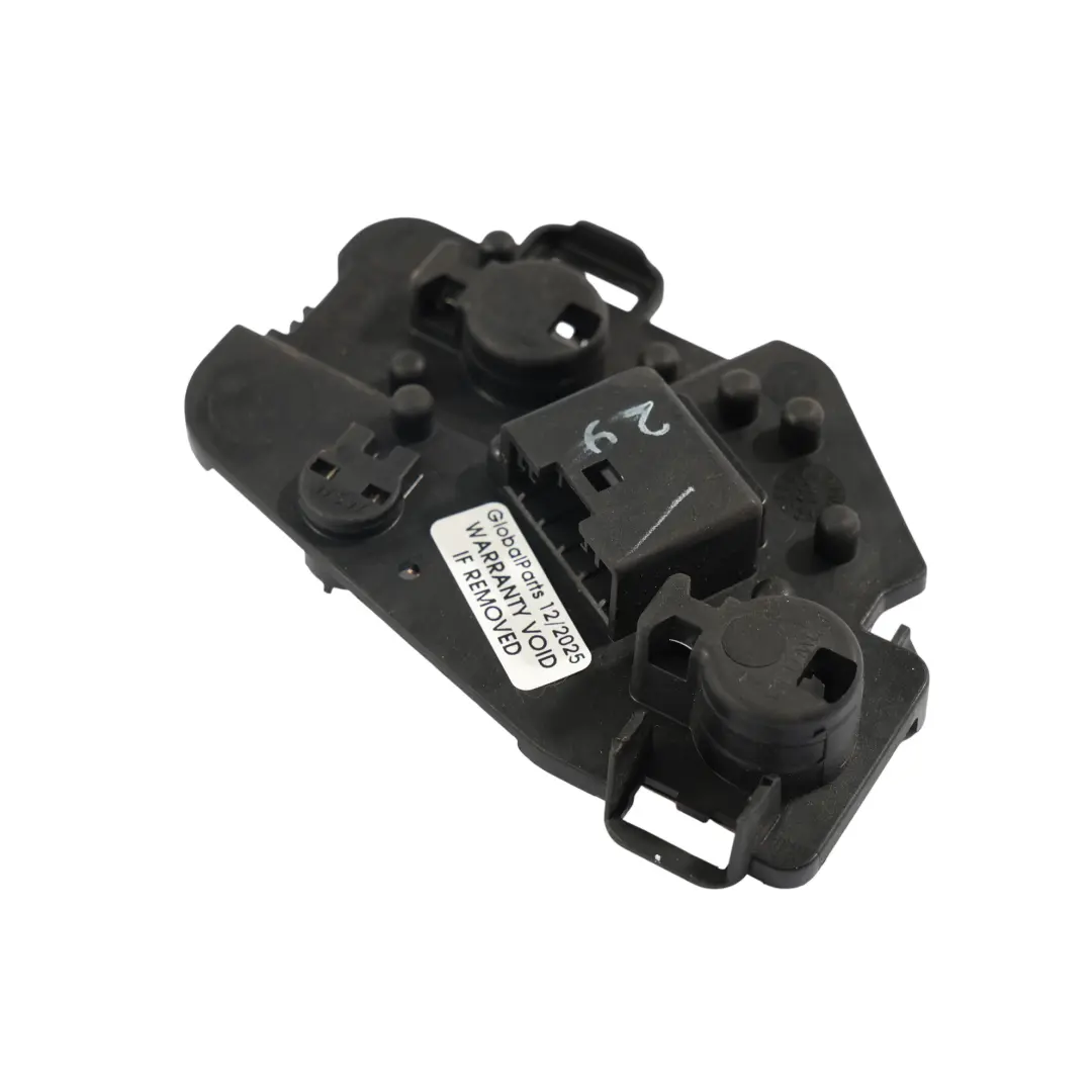 Uchwyt Mocowanie Żarówki Lampy W Klapę Lewy Tył do BMW F45 LCI o numerze 8737651 BMW F45 LCI Uchwyt Mocowanie Żarówki Lampy W Klapę Lewy Tył - SKU 8737651 - Numer Części 8737651