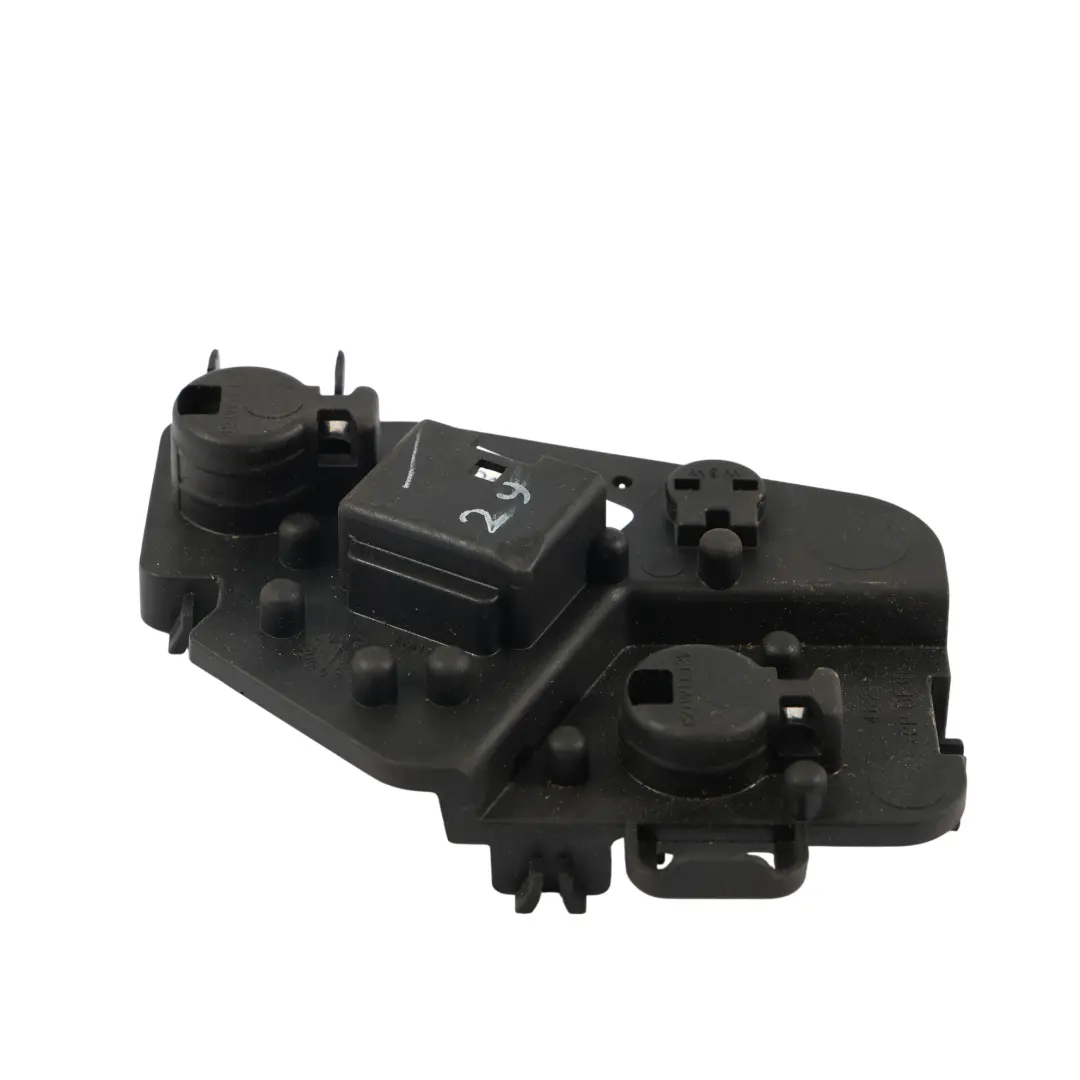 Uchwyt Mocowanie Żarówki Lampy W Klapę Lewy Tył do BMW F45 LCI o numerze 8737651 BMW F45 LCI Uchwyt Mocowanie Żarówki Lampy W Klapę Lewy Tył - SKU 8737651 - Numer Części 8737651