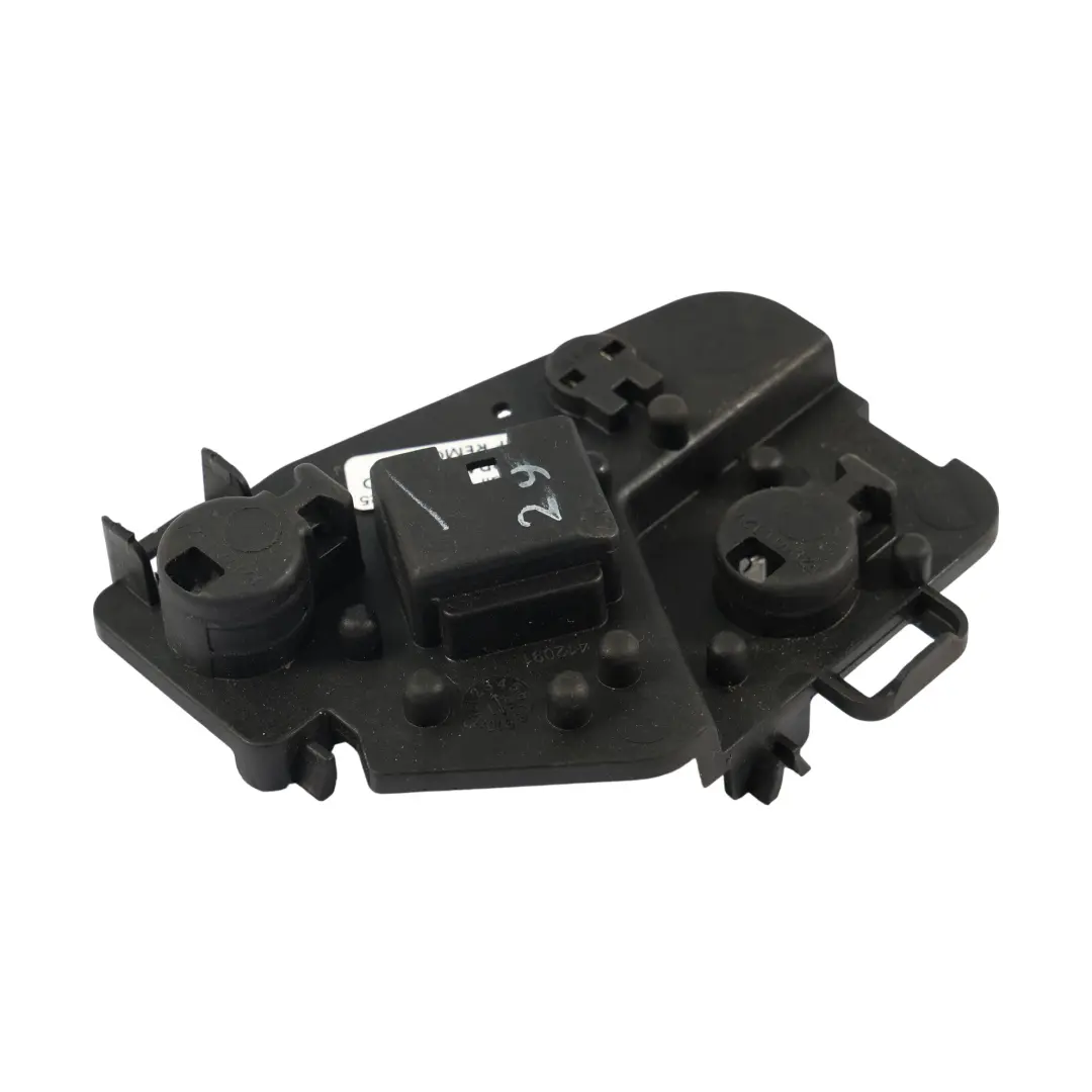 BMW F45 LCI Uchwyt Mocowanie Żarówki Lampy W Klapę Lewy Tył - SKU 8737651 - Numer Części 8737651