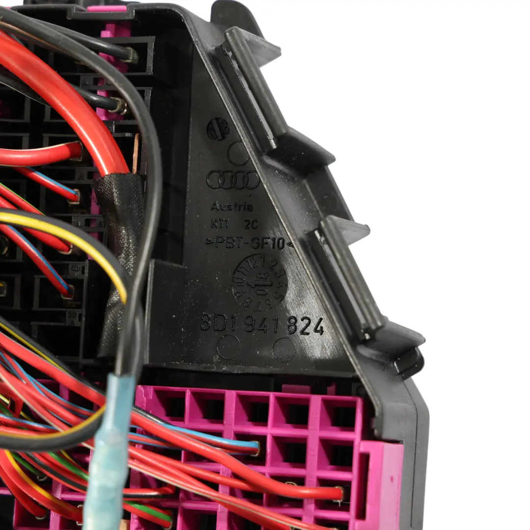 Sicherungskasten Steuergerät Modul für VW Passat B5 Audi A8 D3 A4 B6 mit Teilenummer 8D1941824 VW Passat B5 Audi A8 D3 A4 B6 Sicherungskasten Steuergerät Modul - SKU 8D1941824 - Teilenummer 8D1941824