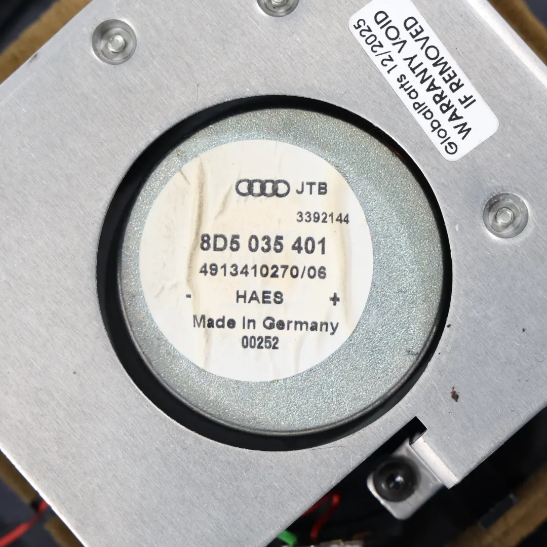 8N Haut-Parleur De Panneau Latéral Arrière Droit pour Audi TT à propos du numéro de pièce 8D5035401 Audi TT 8N Haut-Parleur De Panneau Latéral Arrière Droit - SKU 8D5035401 - Numéro de pièce 8D5035401