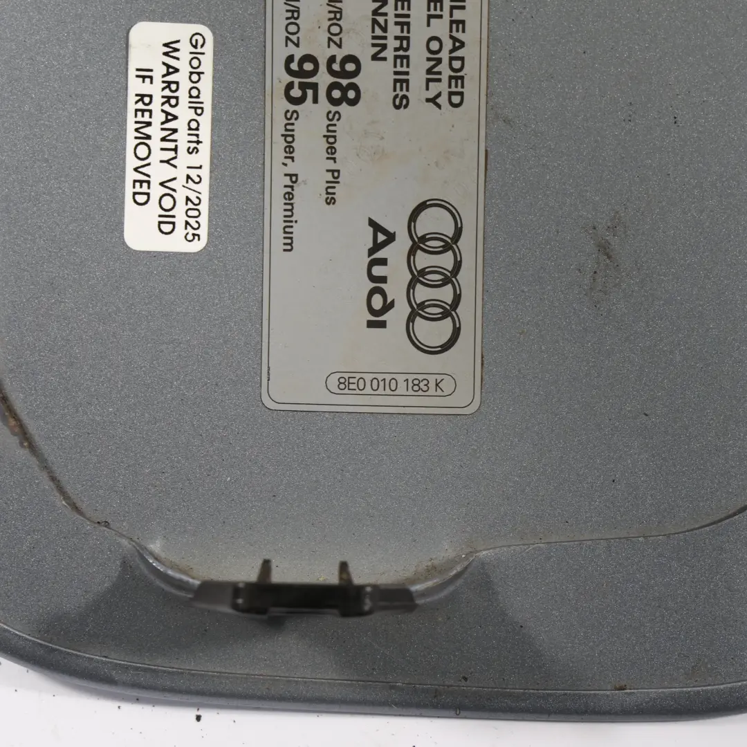 Kraftstofftankklappe Tankdeckel Abdeckung Avus Silver Y7J für Audi A4 B7 mit Teilenummer 8E0809905E Audi A4 B7 Kraftstofftankklappe Tankdeckel Abdeckung Avus Silver Y7J - SKU 8E0809905E-AVS - Teilenummer 8E0809905E