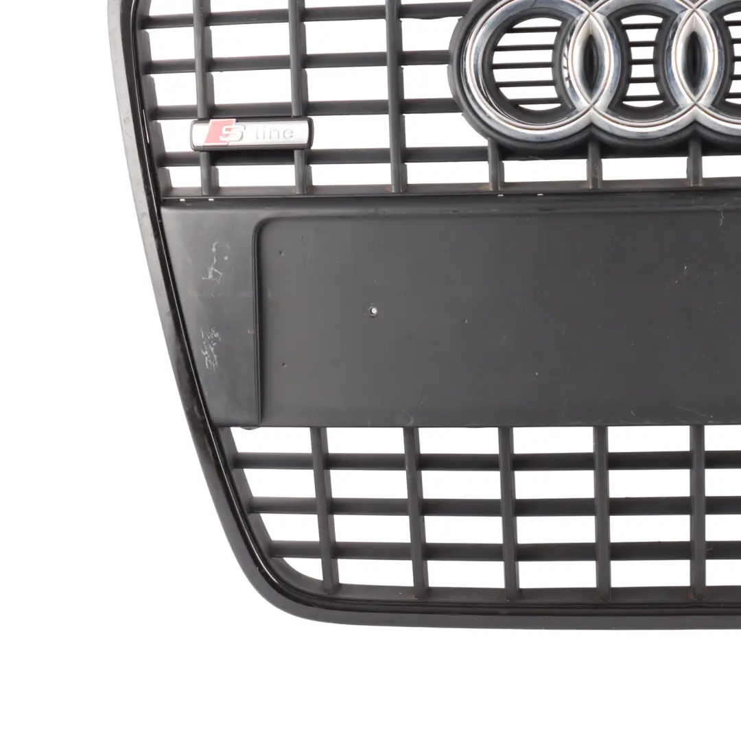 Atrapa Chłodnicy Przednia Czarna do Audi A4 B7 S Line o numerze 8E0853651M Audi A4 B7 S Line Atrapa Chłodnicy Przednia Czarna - SKU 8E0853651M - Numer Części 8E0853651M