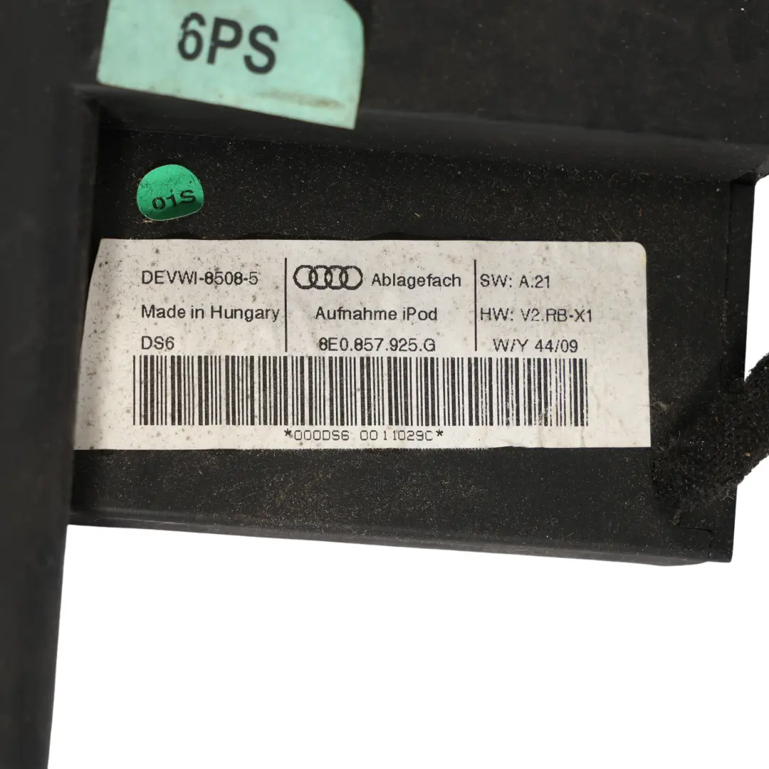 Interfejs Multimedialny Ipod Schowek do Audi A3 8P TT 8J A4 B7 o numerze 8E0857925G Audi A3 8P TT 8J A4 B7 Interfejs Multimedialny Ipod Schowek - SKU 8E0857925G - Numer Części 8E0857925G