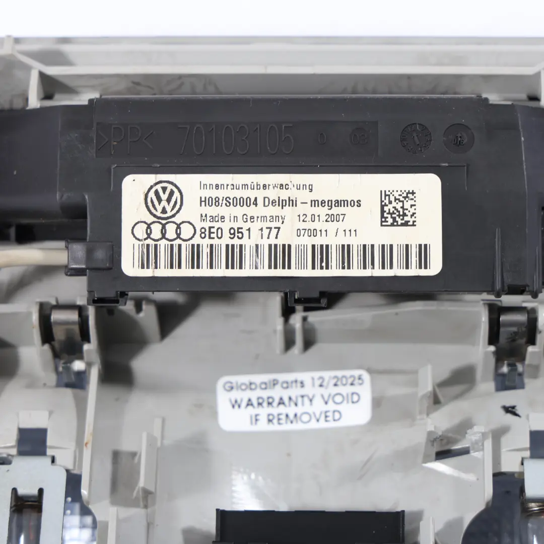 Panel Lampka Kabiny Oświetlenie Wnętrza Czarny do Audi A4 B7 o numerze 8E0947135 Audi A4 B7 Panel Lampka Kabiny Oświetlenie Wnętrza Czarny - SKU 8E0947135 - Numer Części 8E0947135