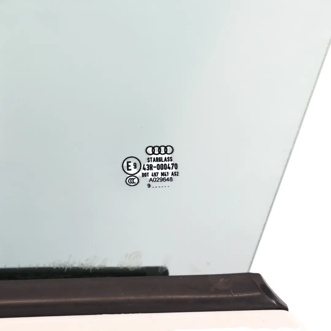 Türverkleidung Vorne Links Ibis White Weiss - Y9C für Audi TT 8J mit Teilenummer 8J0831051A Audi TT 8J Türverkleidung Vorne Links Ibis White Weiss - Y9C - SKU 8J0831051A-IWH - Teilenummer 8J0831051A