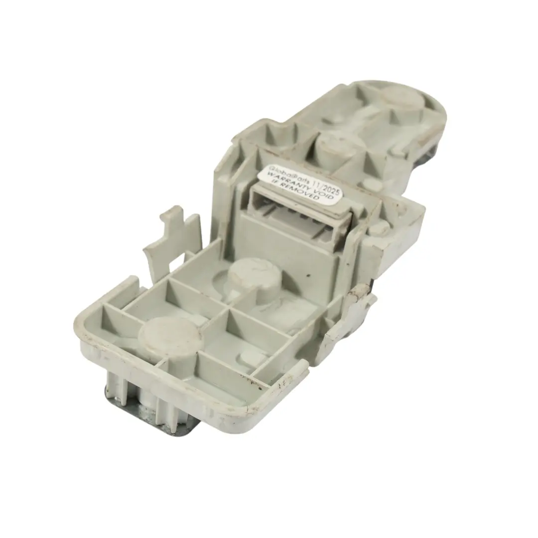 Audi A3 8L Douille De Feu Arrière Gauche Droite - SKU 8L0945257A - Numéro de pièce 8L0945257A